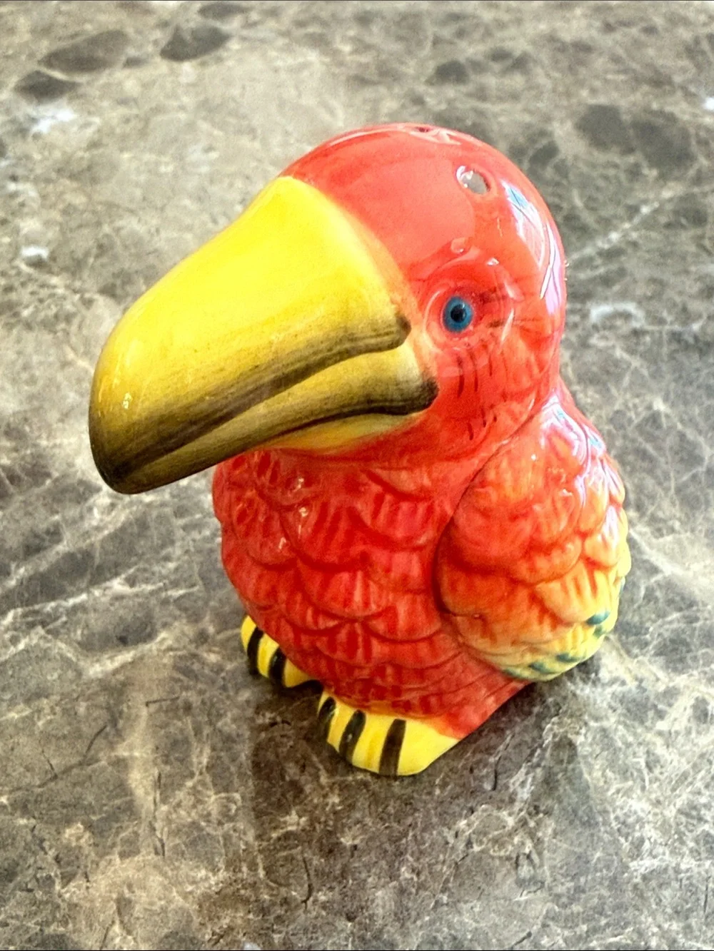 Vintage Adorable Pier One Imports Parrot Salt and Pepper Shakers